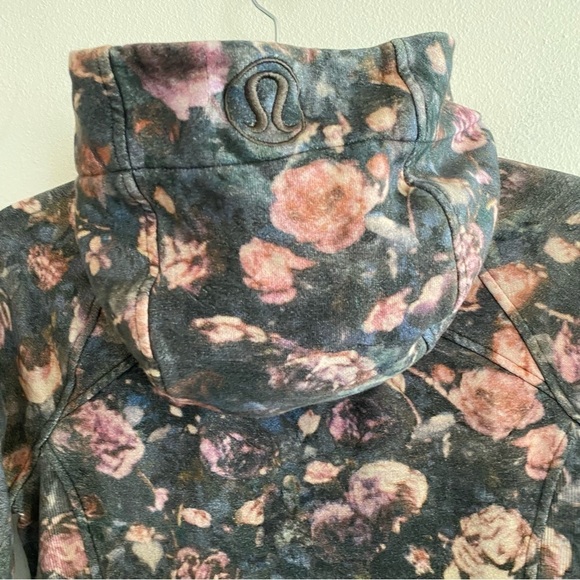 Lululemon Scuba Hoodie Light Cotton Fleece
Frosted Rose Multi - Picture 9 of 14